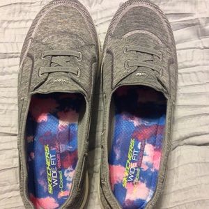 Skechers wide fit memory foam! Never worn!